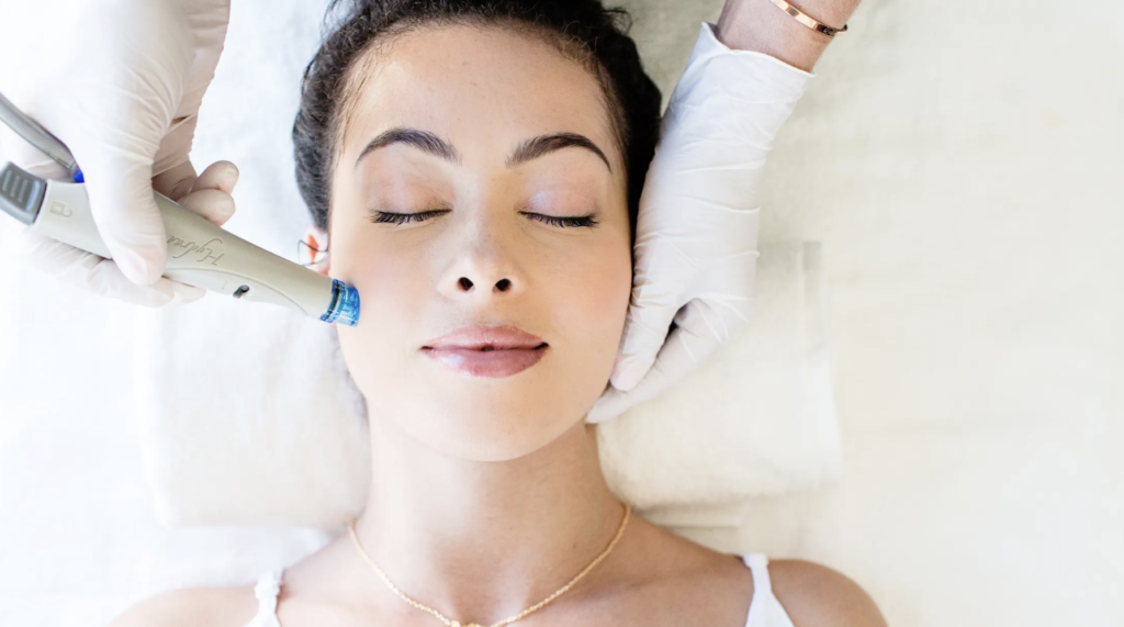 Experience the rejuvenating effects of HydraFacial at Bellatudo Skin and Wellness Center: Cleanse, exfoliate, and hydrate for radiant skin!